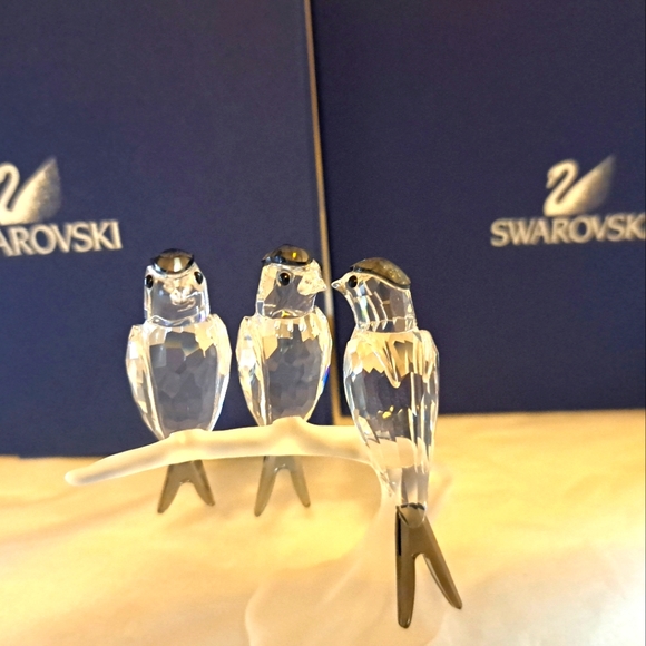 Pristine Swarovski birds swallow on a branch w box, outer box, and COA - Picture 1 of 8